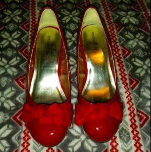 Girls size 2M red dress shoes never worn